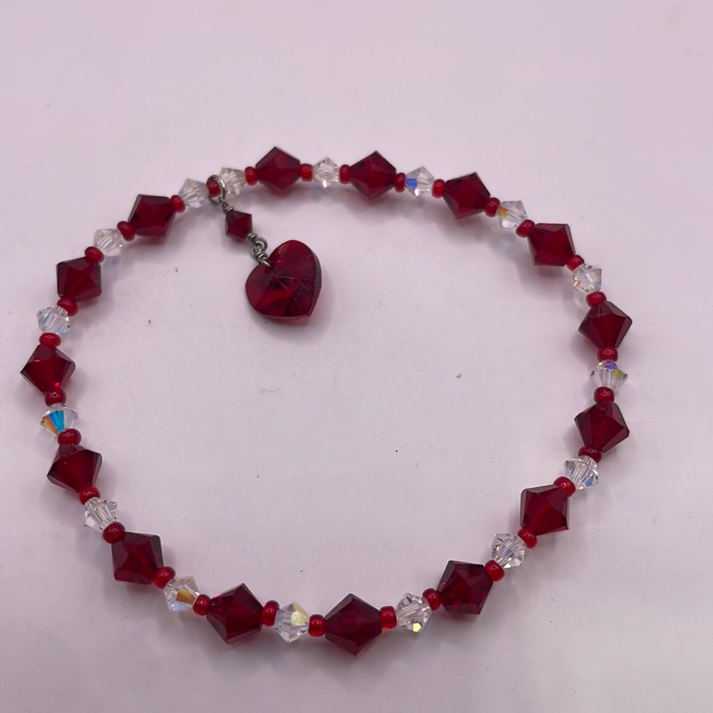 Read and clear crystals make up this beautiful, shiny sparkly beaded bracelet